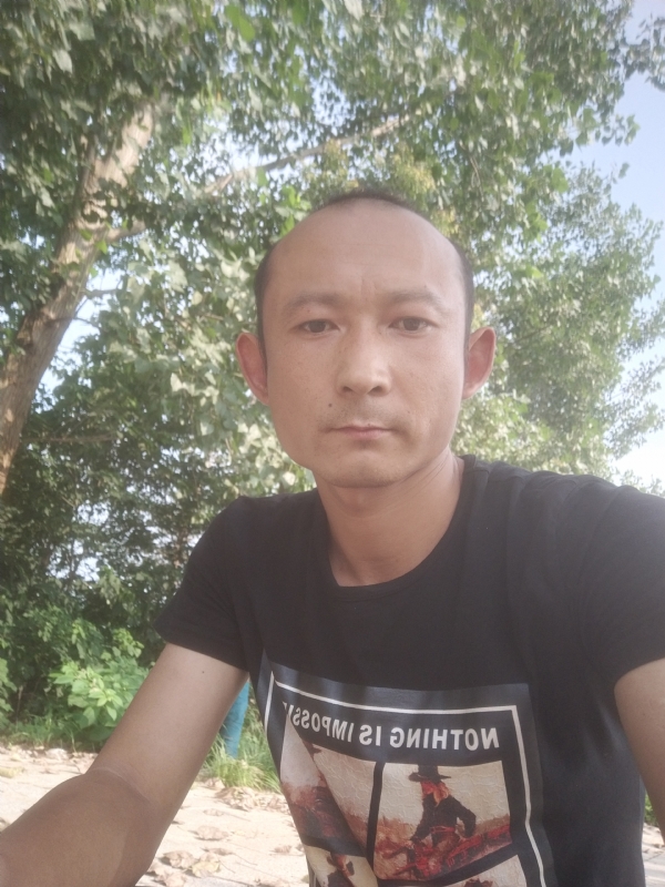 80大叔的第一张照片--兰州相亲服务中心
