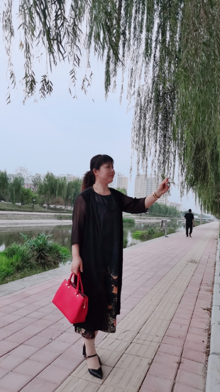 周本玲的第一张照片--兰州相亲服务中心