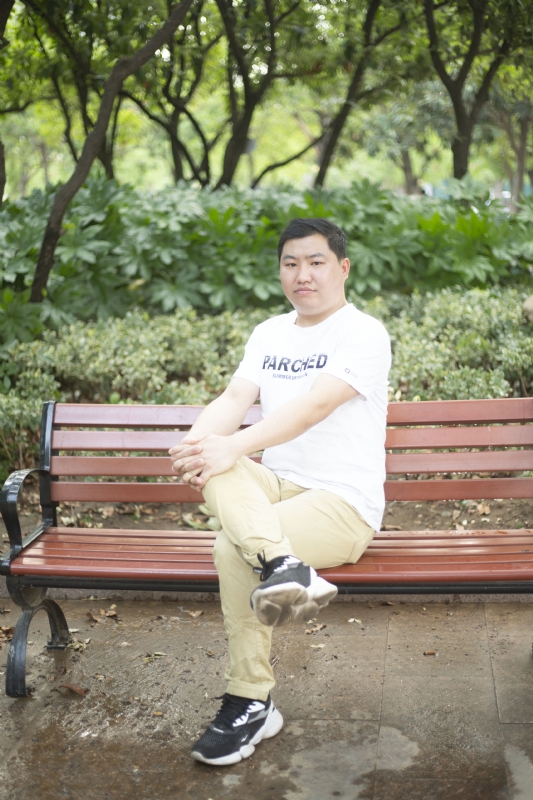 抱着鱼睡觉的猫的第一张照片--兰州相亲服务中心